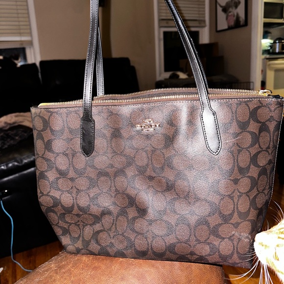 Coach City Purse with zipper - Picture 2 of 3